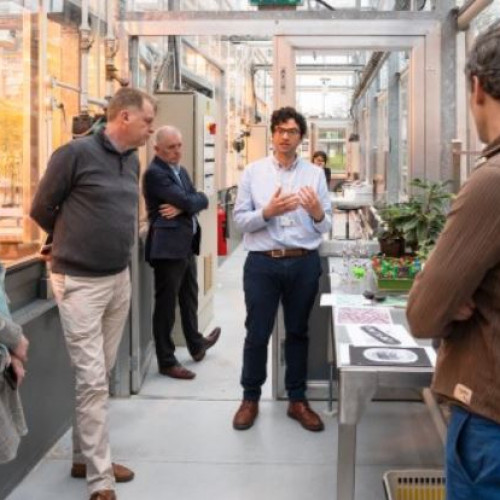 Dr Benjamin Lichman (centre) updates the Board on his research