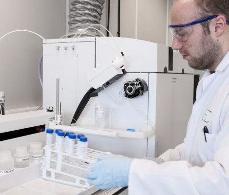 Inductively coupled plasma mass spectrometer (ICP-MS)